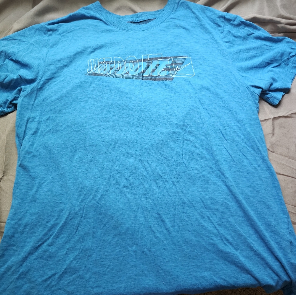 Men's Nike dri-fit light blue XL tshirt